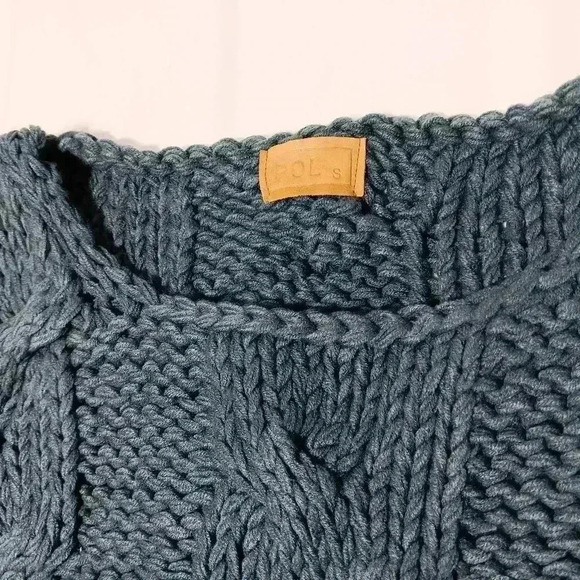 POL Chunky Cable Knit Relaxed Fit Crew neck Sweater. Ladies size S - Picture 8 of 9